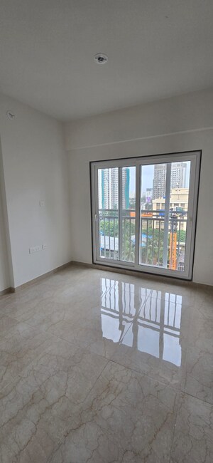 Room in 2 BHK Apartment at Shapoorji Pallonji BKC 28, Bandra East – for Sale
