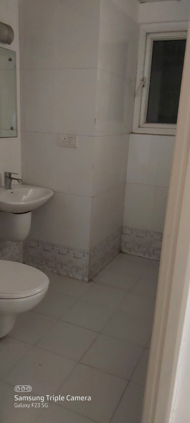 Bathroom, unitech-uniworld-gardens-2 2 Bedroom 937 Sq.Ft. Apartment In Sector 47 Gurgaon 9178783