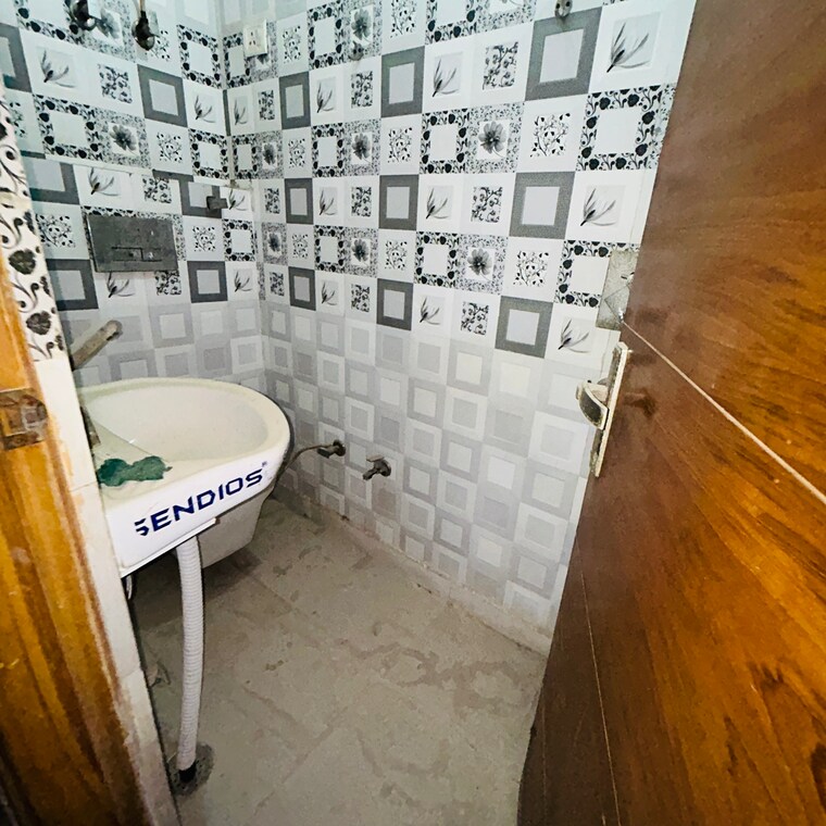 Attached Bathroom, matiala 3 Bedroom 775 Sq.Ft. Builder Floor In Matiala Delhi 9178884