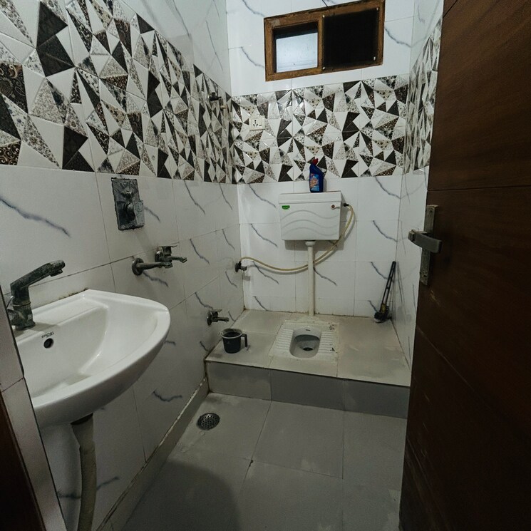 Attached Bathroom, matiala 3 Bedroom 775 Sq.Ft. Builder Floor In Matiala Delhi 9178884