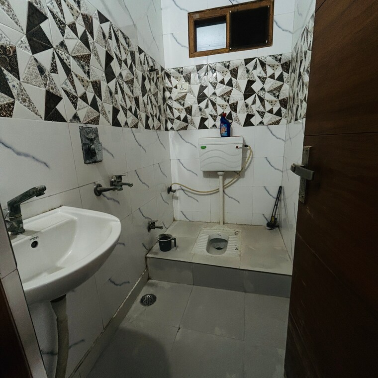 Attached Bathroom, matiala 3 Bedroom 775 Sq.Ft. Builder Floor In Matiala Delhi 9178884