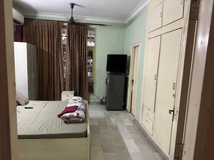 Kitchen in 6 BHK Villa at Dlf Phase ii – for Sale