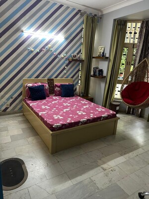 Bedroom in 6 BHK Villa at Dlf Phase ii – for Sale
