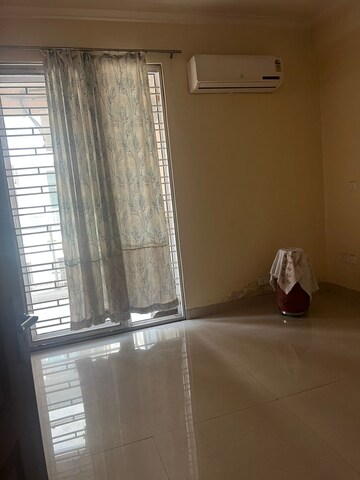 Furnished Amenities in 3 BHK Apartment at Ansal API Esencia, Sector 67 – for Rent