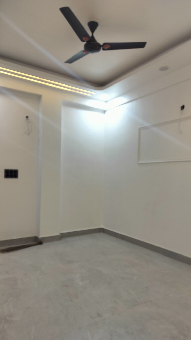 Room, deep-homes-sector-73 2 Bedroom 1000 Sq.Ft. Builder Floor In Sector 73 Noida 9178954