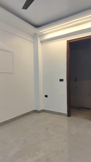Room in 2 BHK Builder Floor at Deep Homes Sector 73, Sector 73 – for Sale