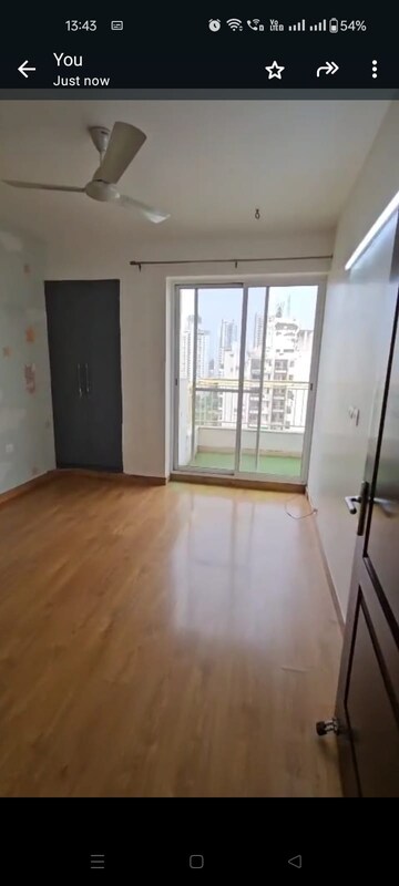 Room in 3.5 BHK Apartment at Bestech Park View Spa Next, Sector 67 – for Rent