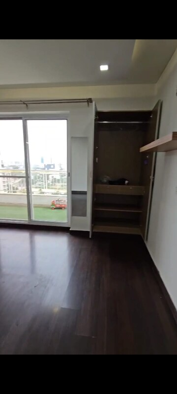 Room in 3.5 BHK Apartment at Bestech Park View Spa Next, Sector 67 – for Rent