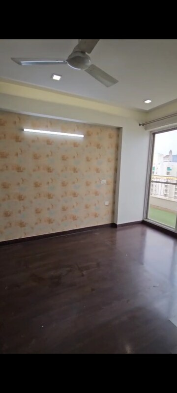 Room in 3 BHK Apartment at Bestech Park View Spa Next, Sector 67 – for Rent