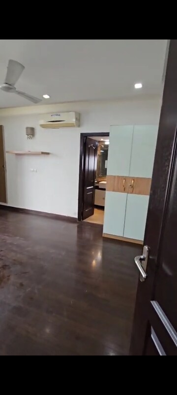 Room in 3 BHK Apartment at Bestech Park View Spa Next, Sector 67 – for Rent