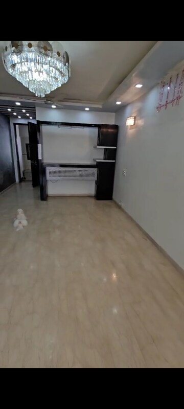 Room in 3 BHK Apartment at Bestech Park View Spa Next, Sector 67 – for Rent