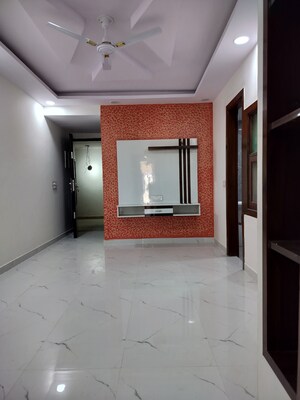 Room in 2 BHK Builder Floor at Green Home, Sector 73 – for Sale