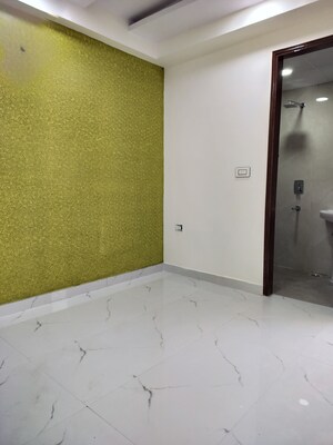 Room in 2 BHK Builder Floor at Green Home, Sector 73 – for Sale