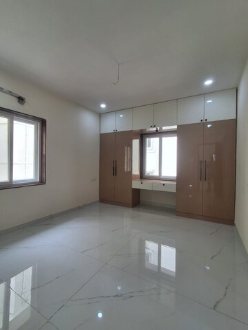 Room in 3 BHK Apartment at Kondapur – for Rent