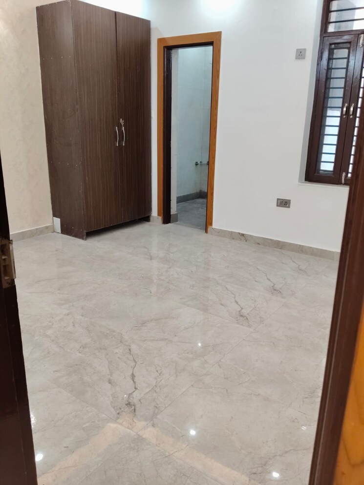 Room, green fields colony 3 Bedroom 1900 Sq.Ft. Builder Floor In Green Fields Colony Faridabad 9179121