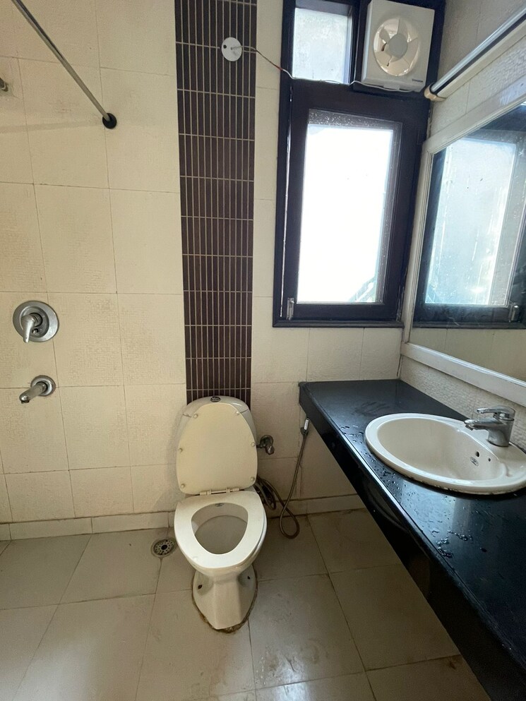 Bathroom, saket 3 Bedroom 1800 Sq.Ft. Builder Floor In Saket Delhi 9179157