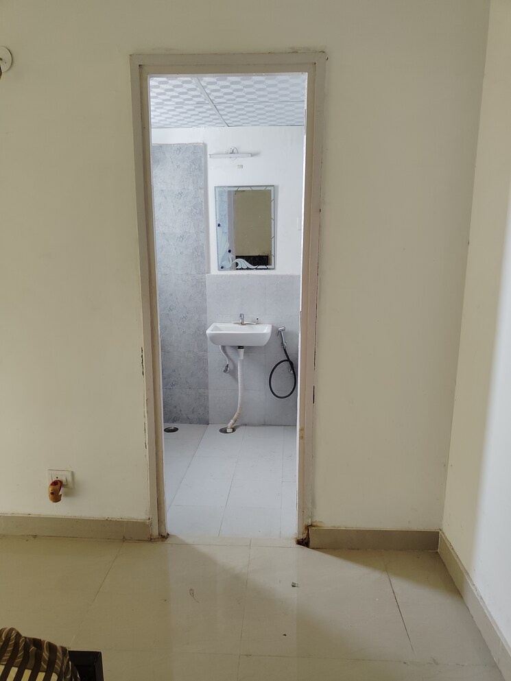 Bathroom, suncity-avenue-76 2 Bedroom 635 Sq.Ft. Apartment In Sector 76 Gurgaon 9179153