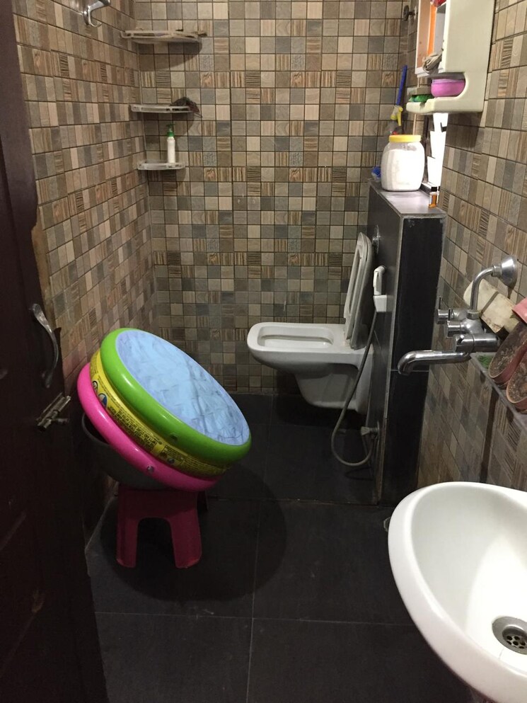 Bathroom, punjabi para 3 Bedroom 1450 Sq.Ft. Apartment In Punjabi Para Siliguri 9179154