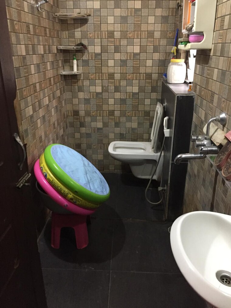 Bathroom, punjabi para 3 Bedroom 1450 Sq.Ft. Apartment In Punjabi Para Siliguri 9179154