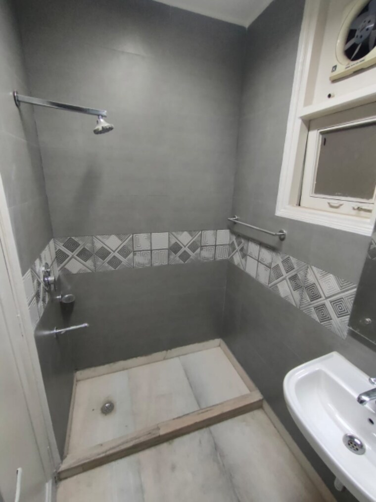 Bathroom, greater kailash ii 4 Bedroom 2800 Sq.Ft. Builder Floor In Greater Kailash ii Delhi 9179294