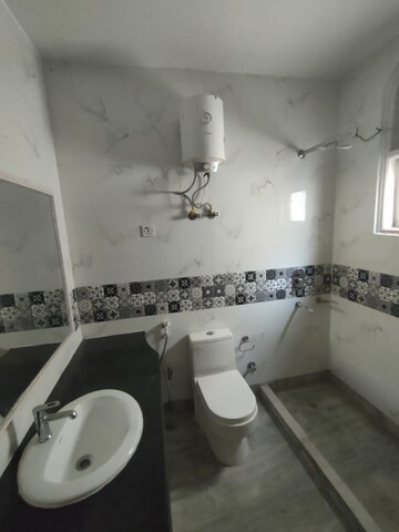 Team Area in 4 BHK Builder Floor at Greater Kailash ii – for Rent