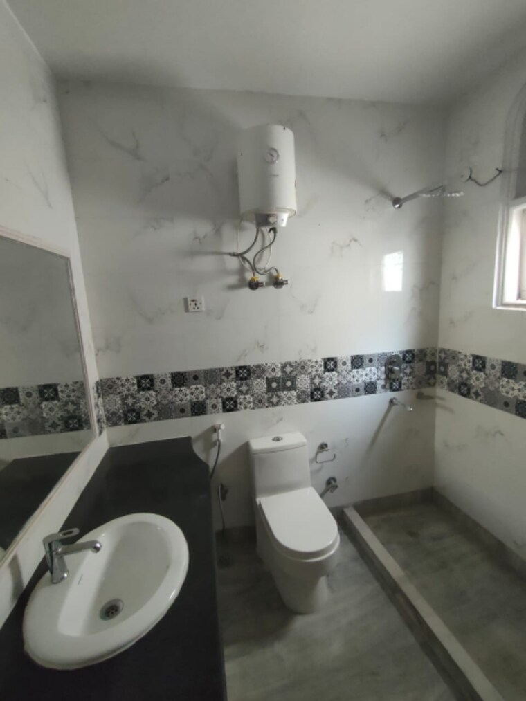 Team Area, greater kailash ii 4 Bedroom 2800 Sq.Ft. Builder Floor In Greater Kailash ii Delhi 9179294