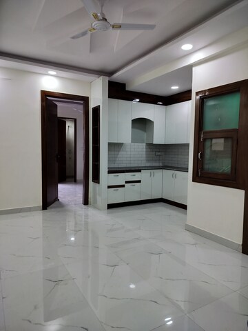 Room in 3 BHK Builder Floor at Aarya Vihar, Sector 73 – for Sale