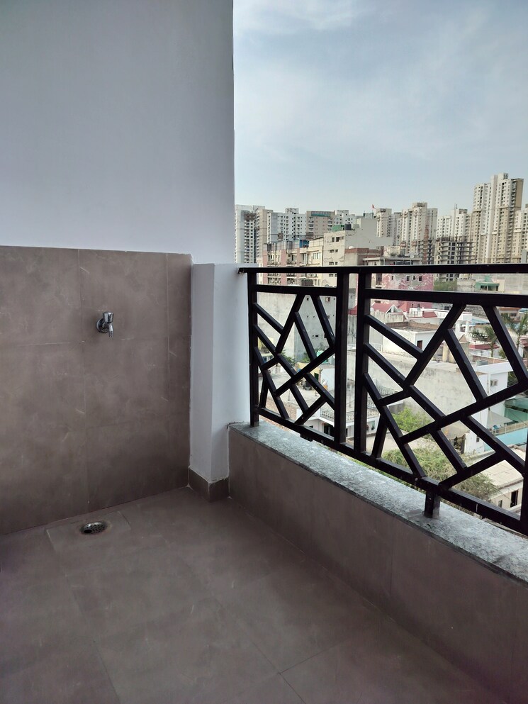 Balcony, aarya-vihar 3 Bedroom 1500 Sq.Ft. Builder Floor In Sector 73 Noida 9179229