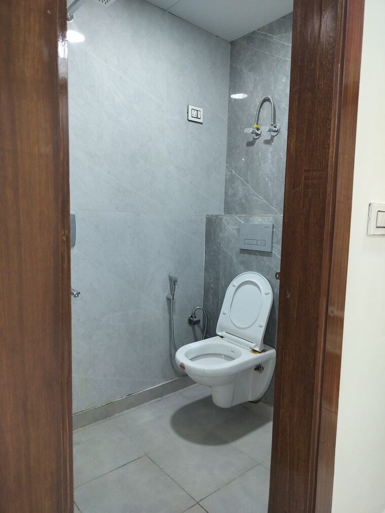 Bathroom, aarya-vihar 3 Bedroom 1500 Sq.Ft. Builder Floor In Sector 73 Noida 9179229