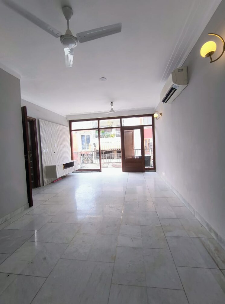 Room, hauz khas 3 Bedroom 150 Sq.Yd. Builder Floor In Hauz Khas Delhi 9179319