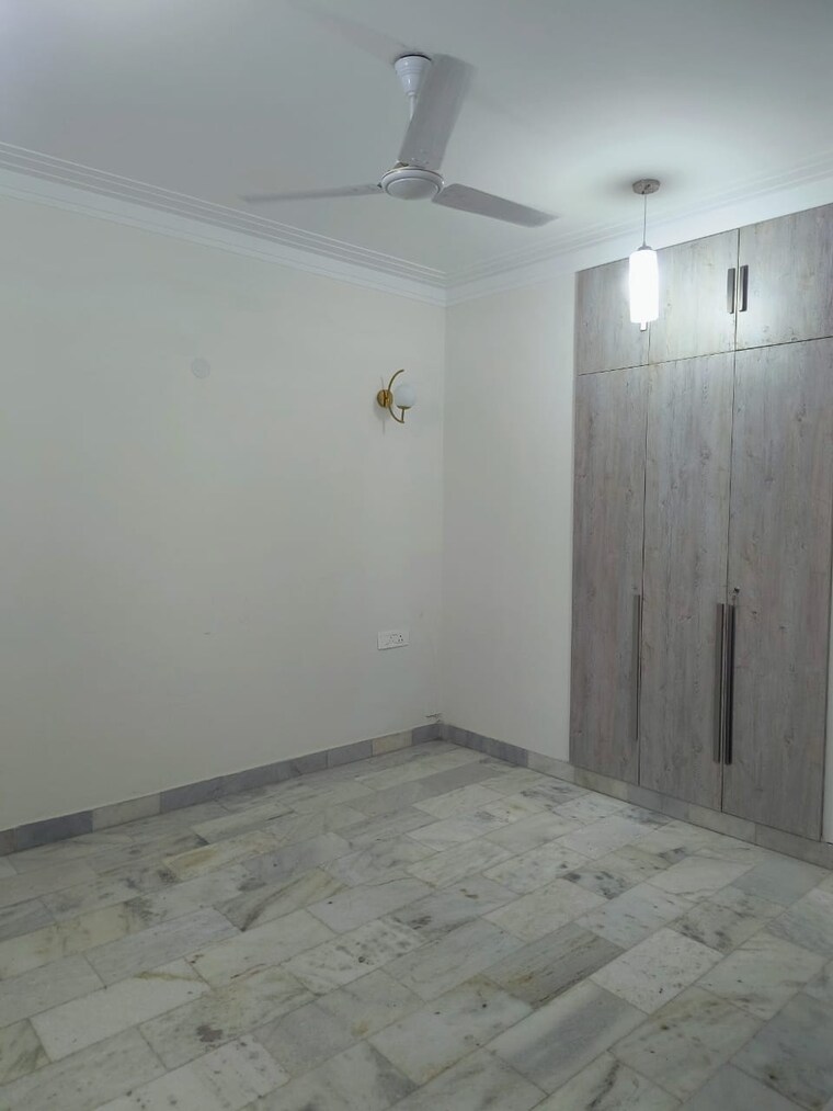Room, hauz khas 3 Bedroom 150 Sq.Yd. Builder Floor In Hauz Khas Delhi 9179319