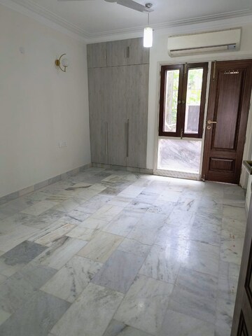 Room in 3 BHK Builder Floor at Hauz Khas – for Rent