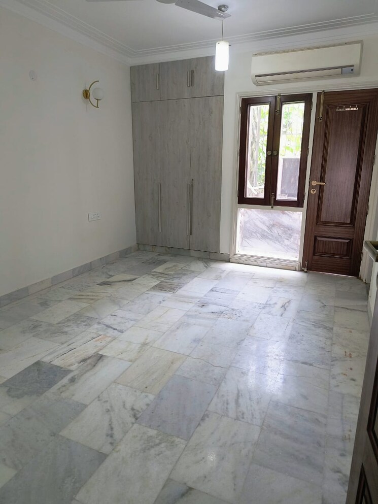 Room, hauz khas 3 Bedroom 150 Sq.Yd. Builder Floor In Hauz Khas Delhi 9179319