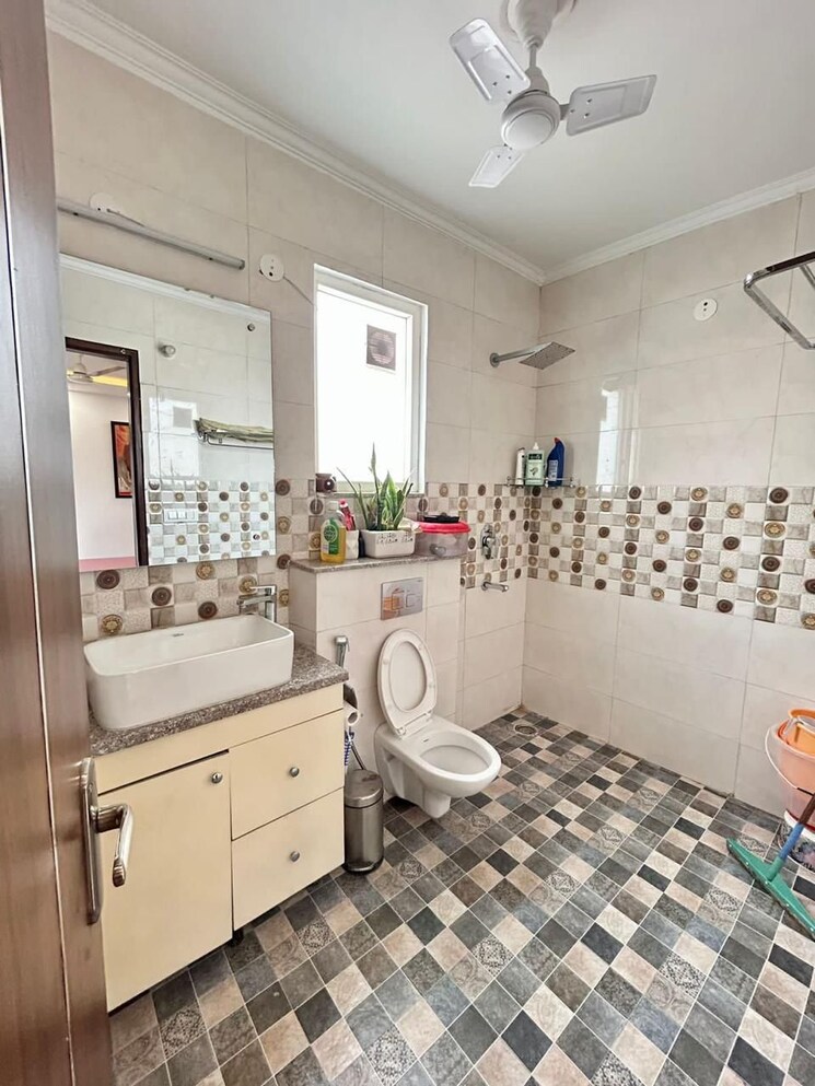 Kitchen, sector 57 3 Bedroom 2000 Sq.Ft. Builder Floor In Sector 57 Gurgaon 9179285