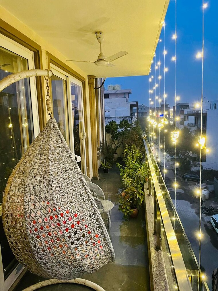 Balcony, sector 57 3 Bedroom 2000 Sq.Ft. Builder Floor In Sector 57 Gurgaon 9179285