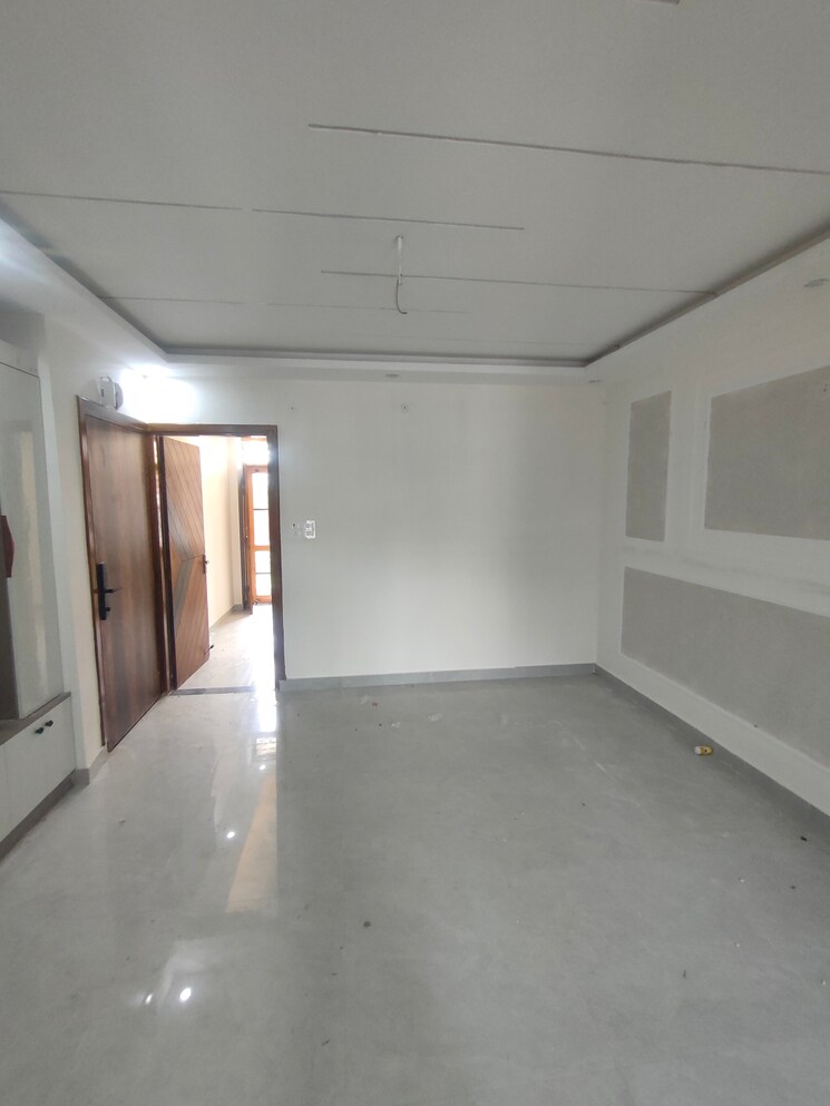Room, sahastradhara road 3 Bedroom 1700 Sq.Ft. Independent House In Sahastradhara Road Dehradun 9179310