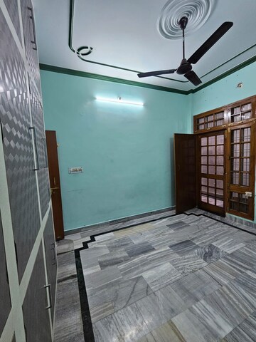 Room in 2 BHK Independent House at Gomti Nagar – for Rent