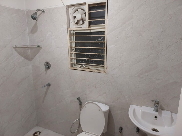 Bathroom, sector 37 3 Bedroom 220 Sq.Ft. Builder Floor In Sector 37 Faridabad 9179324