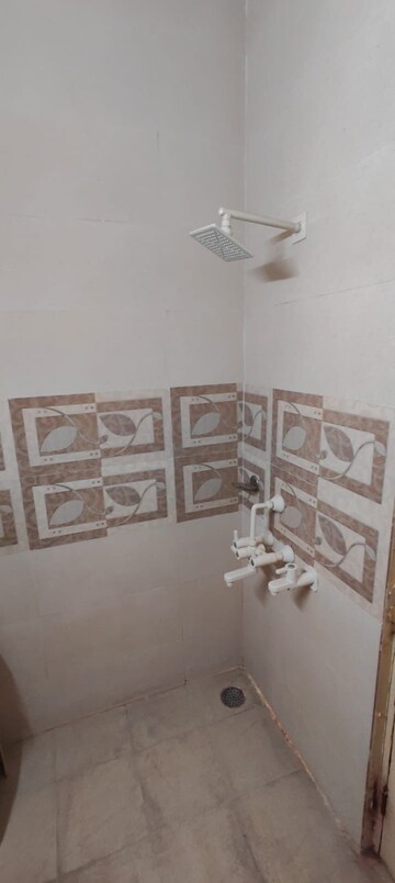Room in 3 BHK Builder Floor at Sector 37 – for Rent