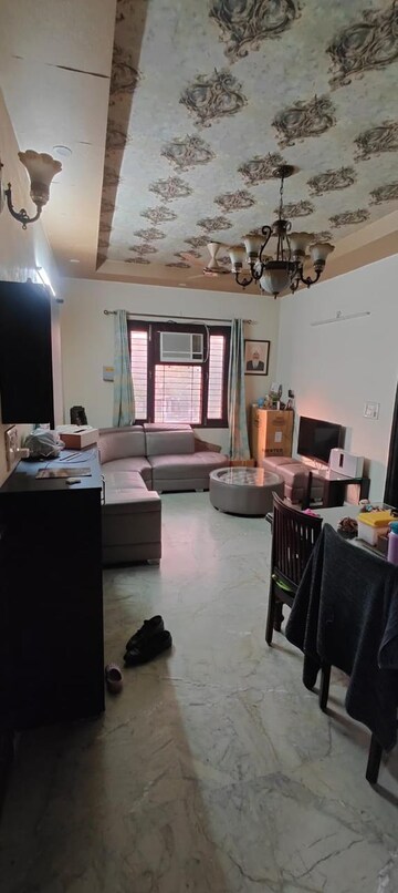 Living Room in 3 BHK Builder Floor at Sector 37 – for Rent