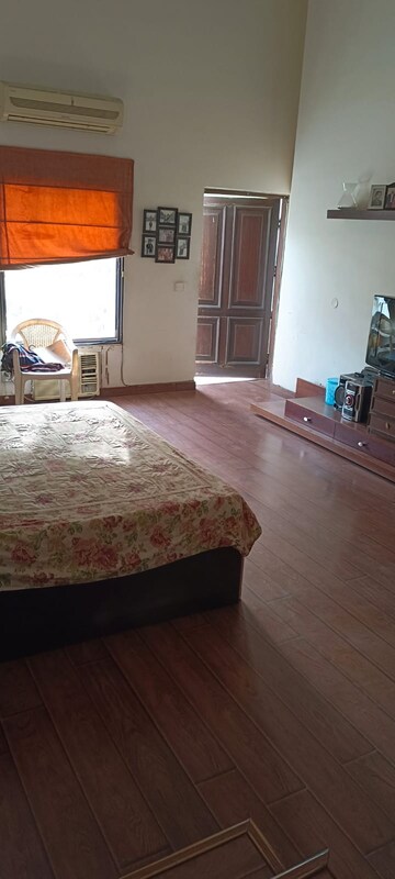 Bedroom in 6 BHK Villa at Sainik Farm – for Rent