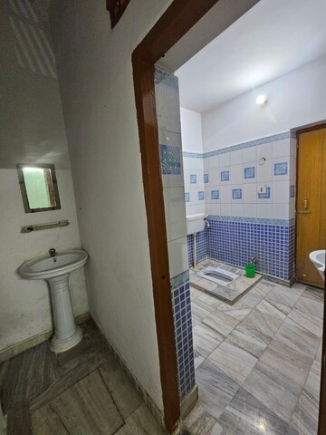 Bathroom in 2 BHK Independent House at Gomti Nagar – for Rent