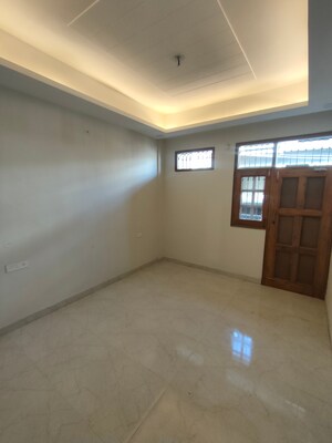 Room in 5 BHK Independent House at Sahastradhara Road – for Sale