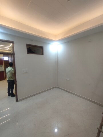 Room in 5 BHK Independent House at Sahastradhara Road – for Sale
