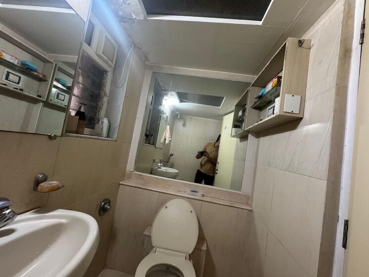 Bathroom, v-v-a-vision-avarsekar-heights 3 Bedroom 1460 Sq.Ft. Apartment In Worli Mumbai 9179351