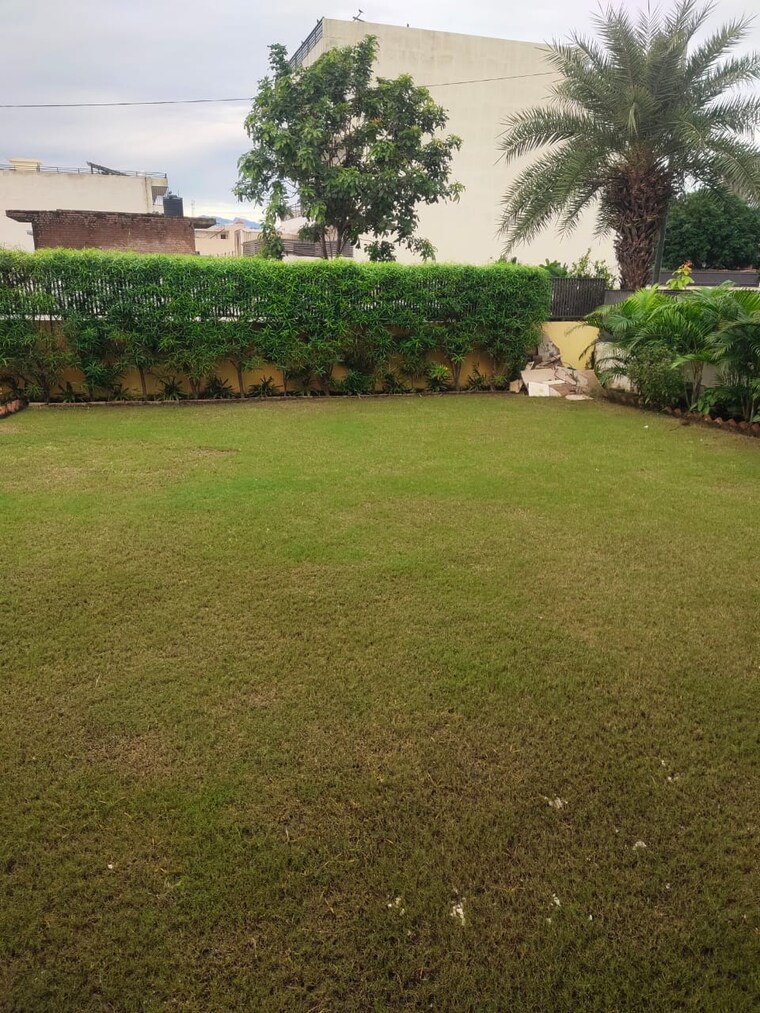 Garden, gmada-eco-city 3 Bedroom 2700 Sq.Ft. Independent House In North Mullanpur Chandigarh 9179334