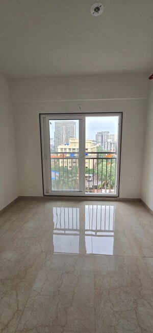 Room in 2 BHK Apartment at Shapoorji Pallonji BKC 28, Bandra East – for Rent