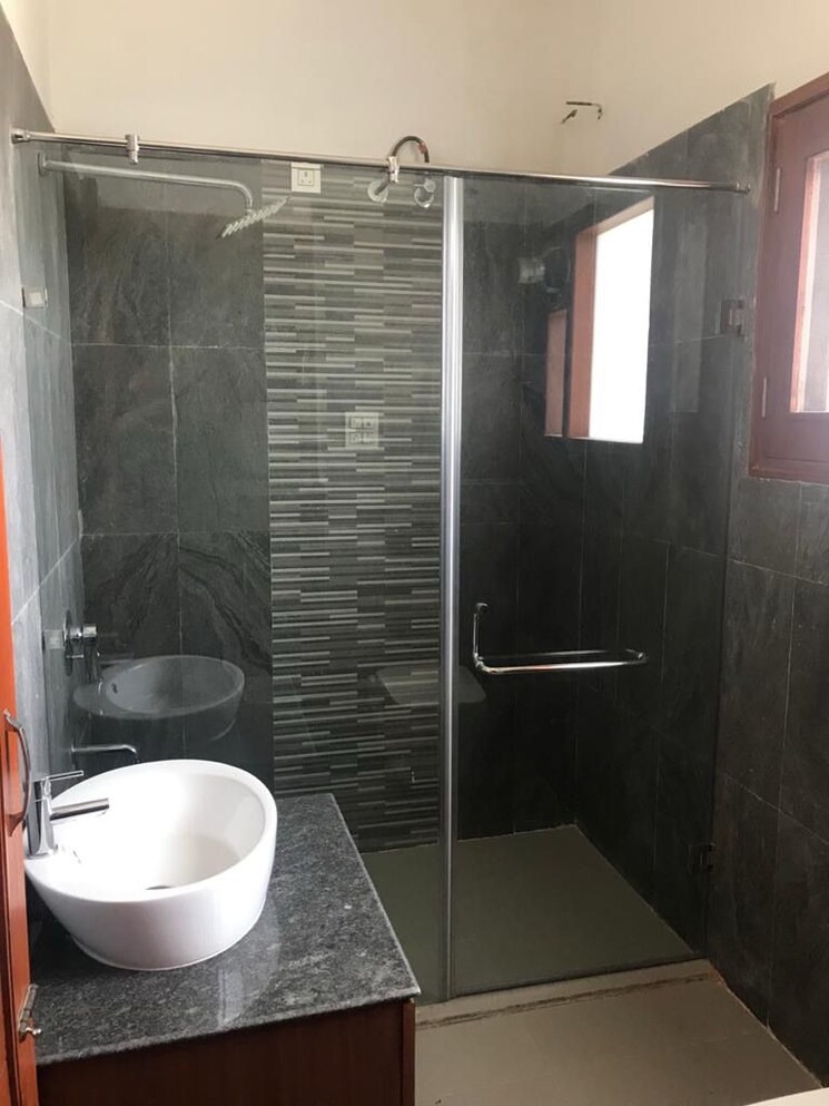 Bathroom, gmada-eco-city 5 Bedroom 4500 Sq.Ft. Independent House In North Mullanpur Chandigarh 9179383