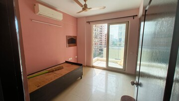 Room in 2.5 BHK Apartment at Gardenia Gateway, Sector 75 – for Rent
