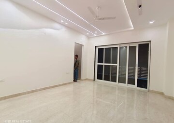 Room in 4 BHK Builder Floor at Saket – for Rent